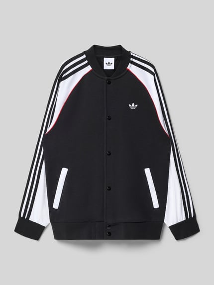 Produktfoto, Regular Fit Sweatjacke mit Logo-Stitching von adidas Originals, mehrfarbig mit weißen Kontrastdetails, Baseball-Kragen, seitliche Reißverschlusstaschen, Druckknöpfe, Sweat-Stoff aus Baumwoll-Mix, Rippbündchen an Ärmeln und Saum.