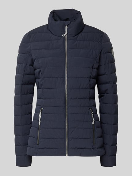 Produktfoto, Steppjacke mit Reißverschlusstaschen Modell 'GS 111' van G.I.G.A. DX, donkerblauw, slim fit, opstaande kraag, zichtbare ritszakken, gladde stof, horizontale doorgestikte naden, ruglengte maat 36: 67 cm, schouderbreedte: 38 cm, borstwijdte: 49 cm, mouwlengte: 65 cm