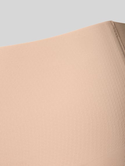Productfoto, Slip met light shaping support Model 'SMOOTH SUPPORT PANTY' van MAGIC Bodyfashion, nauwsluitende pasvorm, elastische band, dames slip, effen beige, gladde textuur