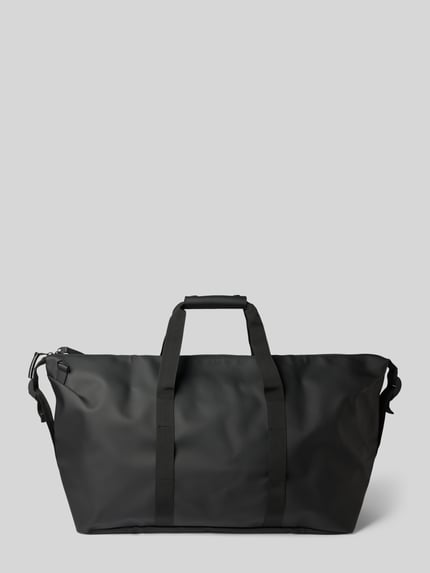 Productfoto, Weekend Bag met logo-detail Model 'Hilo' van Rains in zwart, Hoofdvak met ritssluiting, Afneembare schouderband, maat 1: Breedte 78 cm, Lengte 44 cm, Diepte 28 cm, schouderbandlengte 84 cm