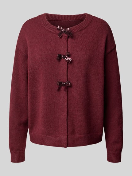 Produktfoto, Regular Fit Strickjacke aus Material-Mix Modell 'BRIANNA' von VILA, bordeauxrot mit Zierschleifen, strukturierte Oberfläche