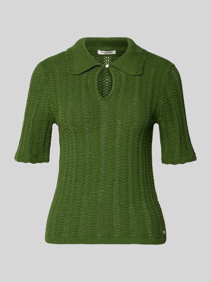 Produktfoto, Strickshirt mit Umlegekragen und Schlüsselloch-Ausschnitt von Scotch & Soda im Slim-Fit aus grünem Baumwoll-Mix, 1/2-Arm.