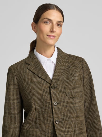 Frauenmodel trägt Regular Fit Longblazer aus Baumwoll-Woll-Mix von Polo Ralph Lauren in braunem Karo mit glatter Textur, Nahaufnahme Oberkörper. Damen Longblazer von Polo Ralph Lauren.