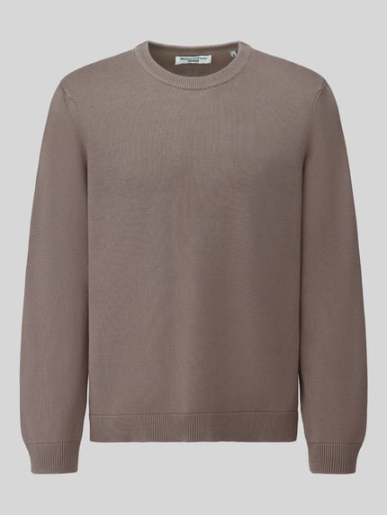 Produktfoto, Regular Fit Pullover aus reiner Baumwolle von Marc O'Polo DENIM in matter, brauner Farbe mit feiner Strickstruktur und Rundhalsausschnitt