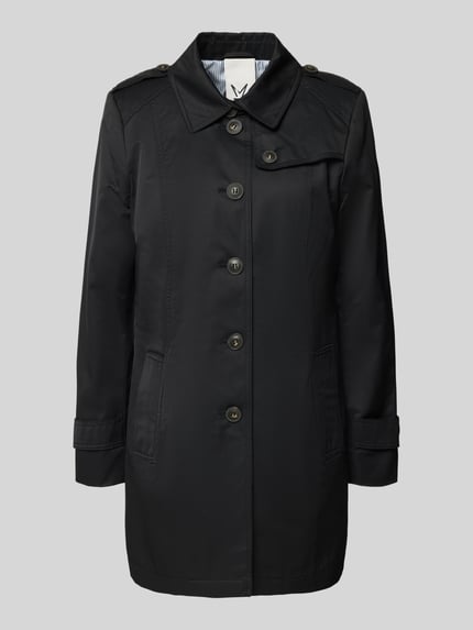 Produktfoto, schwarzer Trenchcoat mit Ärmelriegeln von Fuchs Schmitt, Umlegekragen, Knopfleiste, Regular Fit, glatte Textur