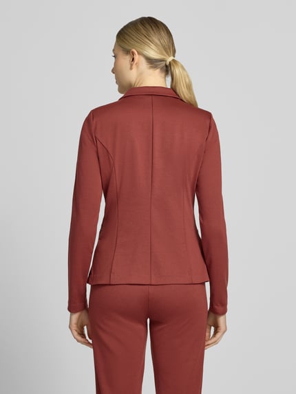 Vrouwenmodel draagt Slim Fit blazer met Paspelzakken Model 'KATE' van ICHI, Materiaalmix met viscose, rugaanzicht, KI-gemodificeerd beeld
