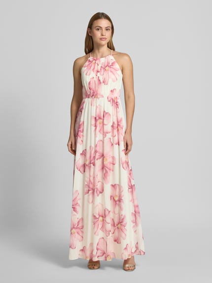 Vrouwenmodel draagt Maxikleid aus Chiffon im Allover-Look van Jake*s Cocktail in wit met roze all-over look, A-lijn, Plissévouwen, Ruglengte maat 36: 150 cm, Borstwijdte maat 36: 38 cm, Ganzkörperaanzicht van voren.