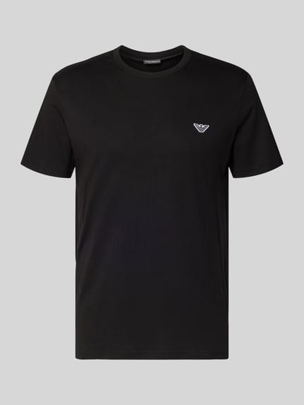 Produktfoto, T-Shirt mit Logo-Patch und Rundhalsausschnitt von Emporio Armani in Schwarz, Reine Baumwolle, Modern Fit, Rückenlänge 69 cm bei Größe M.