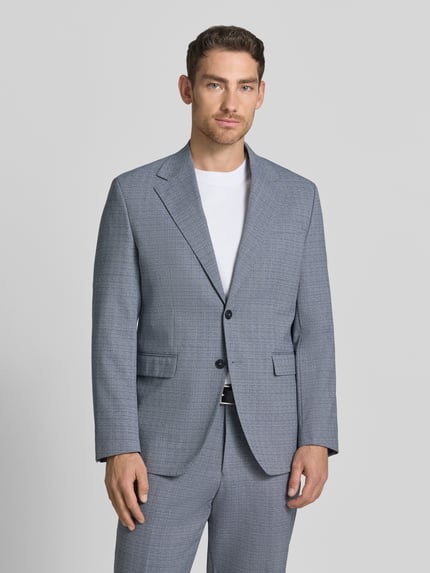 Männermodel trägt Regular Fit Anzugsakko aus Woll-Mix Modell 'DUKE' von SELECTED HOMME in Melange-Optik mit Reverskragen, Ganzkörperansicht von vorne.