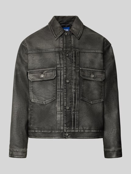 Produktfoto, schwarze Regular Fit Leder- / Kunstlederjacke mit Label-Detail von HUGO Blue, strukturierte Oberfläche, Herren Leder- / Kunstlederjacke von HUGO