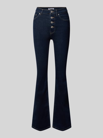 Produktfoto, Flared Jeans mit Knopfverschluss und hohem Bund von REVIEW, dunkelblauer Baumwoll-Mix mit Stretch-Anteil, ausgestelltes Bein