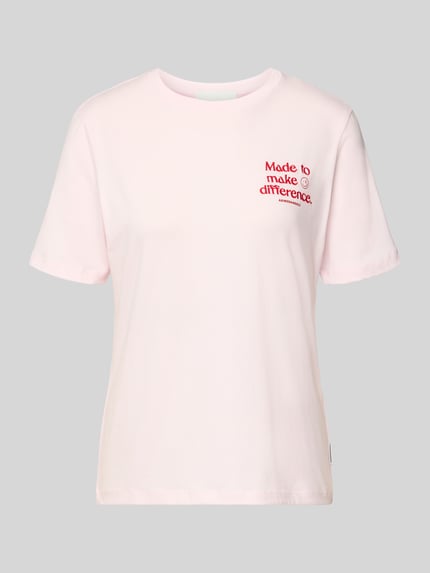 Produktfoto, Regular Fit T-Shirt aus reiner Baumwolle Modell 'LUALAA EMBRO' von Armedangels in zartem Rosa, unifarben, Rundhalsausschnitt, feine Rippstruktur, roter Label-Schriftzug auf der Brust.