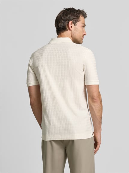 Männermodel trägt Regular fit poloshirt aus reine katoen model 'Parley 321' van BOSS in beige tinten, Ganzkörperansicht Rückansicht, Heren poloshirt von BOSS