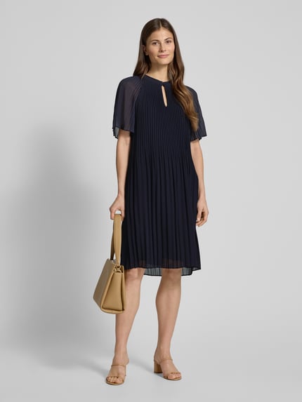 COMMA Knielanges Kleid mit Plisseefalten Marine 1