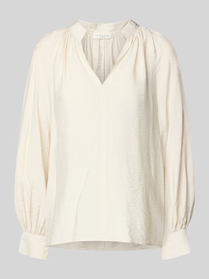 Produktfoto, Bluse aus Viskose-Mix mit Serafino-Ausschnitt von Christian Berg Woman, cremefarben, lockere Passform, Sportmanschetten, Rückenlänge 61 cm, Ärmellänge 64 cm, feine Struktur, sanfter Glanz