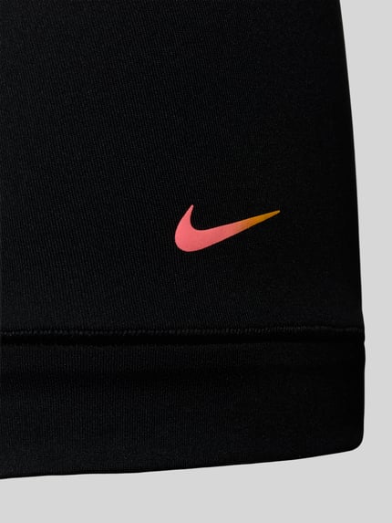 Produktfoto, czarne obcisłe bokserki z gładkiego materiału, kolorowe logo Nike, Trunk im 3er-Pack Modell 'ESSENTIAL MICRO' od Nike, Herren Pant & Trunk