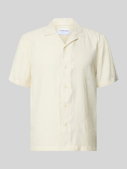 Produktfoto, Modern Fit Freizeithemd mit Strukturmuster von Lindbergh, kurzärmelig, Viskose-Mix, Reverskragen, Knopfleiste, Farbe creme