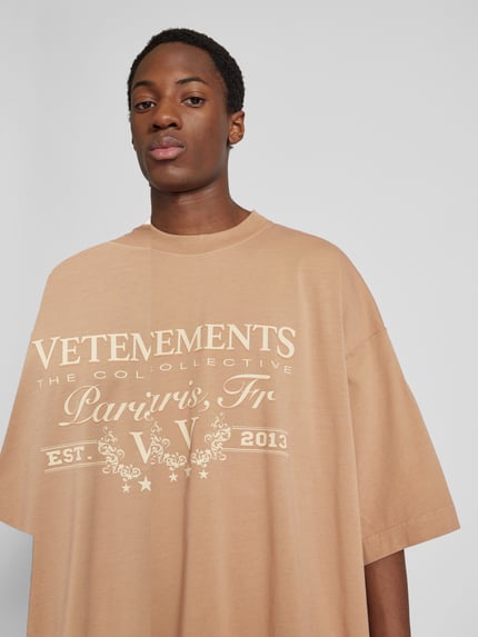 VETEMENTS oversized t-shirt met labelprint Lichtbruin - 3