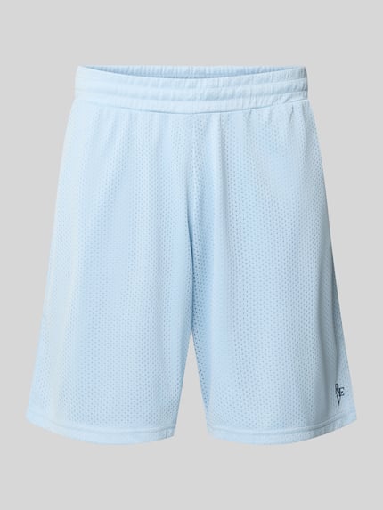 Produktfoto, Shorts aus Mesh mit Logo-Print von REVIEW in Hellblau, Loose-Fit, elastischer Bund, seitliche Eingrifftaschen, strukturierte Mesh-Oberfläche, Bundweite 42 cm, Innenbeinlänge 18 cm