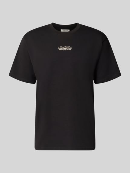Produktfoto, czarny Regular Fit T-Shirt aus reiner Baumwolle Modell 'Oliver' von Wood Wood, wyhaftowane logo, damski t-shirt, krój regular fit, bawełna, Długość tyłu w rozmiarze M: 73 cm