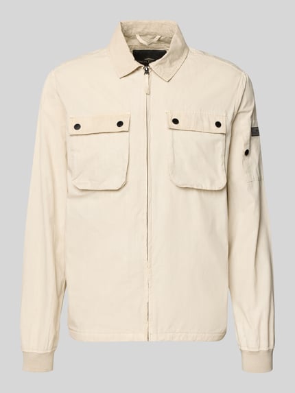 Produktfoto, Modern Fit Overshirt mit Label-Patch Modell 'Garmentdye' von Fynch-Hatton in Beige, reine Baumwolle, Kentkragen, Reißverschluss, sichtbare Brust- und Ärmeltaschen, glatte Textur