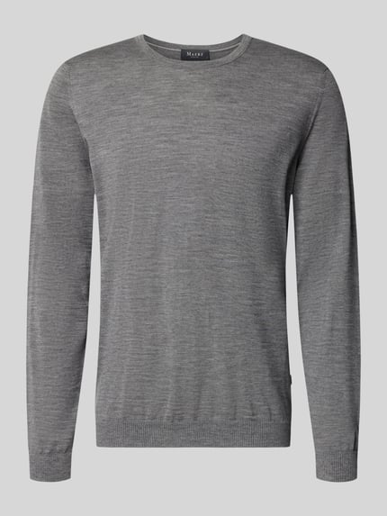 Produktfoto, Strickpullover aus Schurwolle mit Rundhalsausschnitt von MAERZ Muenchen, grau, feine Textur, Regular Fit, Label-Detail sichtbar