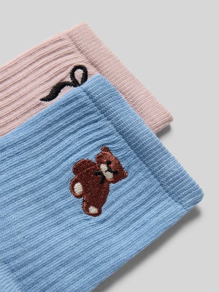 Produktfoto, Socken mit Label-Print im 2er-Pack von Jake*s Casual aus Baumwoll-Mix mit Stretch-Anteil, gerippter Abschluss, blau und rosa.