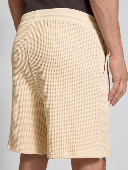 Les Deux Regular Fit Sweatshorts mit Strukturmuster Modell 'Otto' Offwhite 3