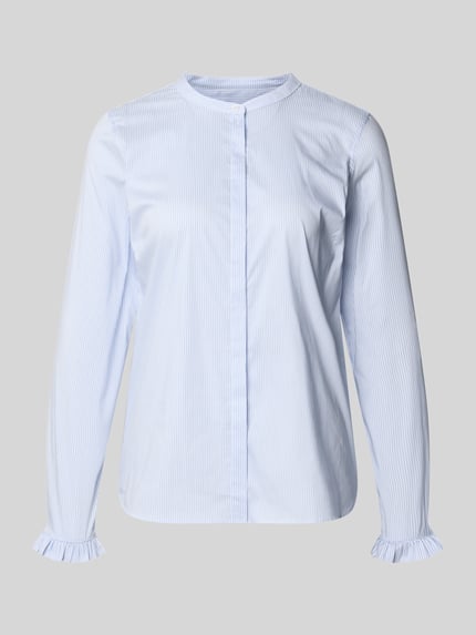 Produktfoto, bluzka z mieszanki bawełny z dodatkiem streczu, krój straight fit, stójka, listwa guzikowa kryta, rękawy z falbanami, długość tyłu w rozmiarze S: 65 cm, długość rękawów w rozmiarze S: 62 cm, Model 'Mattie' od MOS MOSH, delikatny pasiasty wzór, jasnoniebieskie odcienie, gładka tekstura