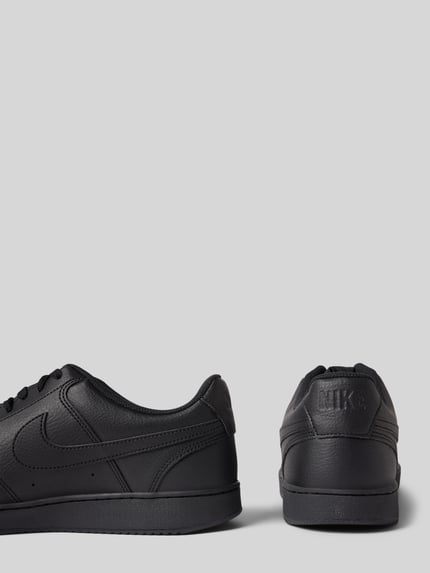 Produktfoto, Herren Sneaker mit abgerundete-Spitze, Schnürung, Logo in Schwarz, Modell 'Court Vision Low' von Nike, Absatzhöhe: 2 cm, Schafthöhe: 8 cm, Schaftweite: 10 cm, strukturierte Oberfläche