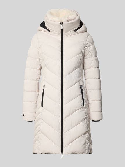 Produktfoto, cremefarbene Steppjacke mit Zweiwege-Reißverschluss Modell 'COSETTE' von khujo, schmal geschnitten, Stehkragen, Kapuze, sichtbare Reißverschlusstaschen, dezente Steppstruktur