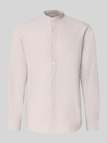 Produktfoto, Freizeithemd mit Leinen-Anteil Modell 'BREEZE' von Jack & Jones in Beige, Struktur mit Stehkragen und Knopfleiste, Regular Fit. Baumwoll-Leinen-Mix, Rückenlänge 75 cm, Schulterbreite 48 cm, Ärmellänge 64 cm.