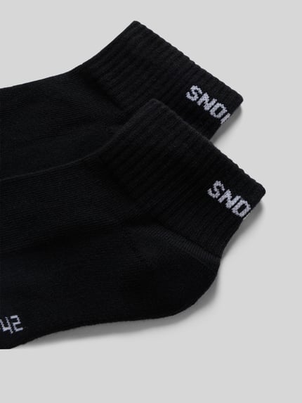 Produktfoto, Socken mit Label-Detail im 2er-Pack von Snocks aus schwarzem Baumwoll-Mix mit Stretch-Anteil, Rippenbündchen, körpernahe Passform