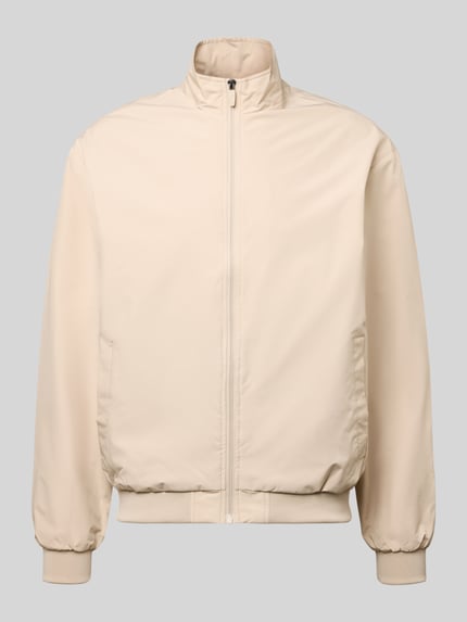 Produktfoto, Regular Fit Jacke mit Stehkragen Modell 'Charge' von JACK & JONES in Beige mit Reißverschluss, Eingrifftaschen, elastischen Abschlüssen.