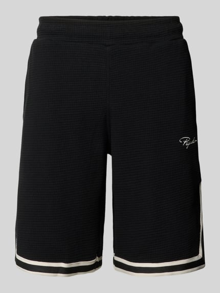 Produktfoto, Shorts mit Strukturmuster und Label-Stitching von PEGADOR, schwarze Herren Shorts aus reiner Baumwolle, Regular-Fit, elastischer Bund, Eingrifftaschen, weiße Streifen am Beinabschluss, Strukturmuster durch feine Textur, Label-Stitching auf dem linken Bein, Bundweite bei Größe M 40 cm, Innenbeinlänge 26 cm.
