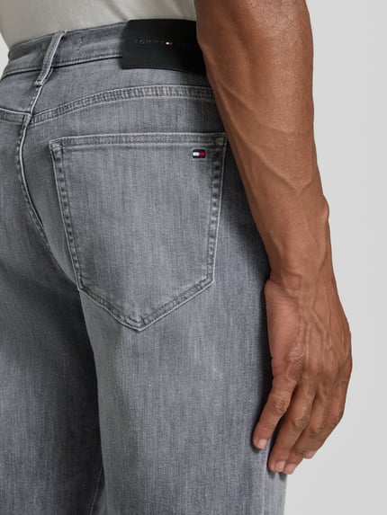 Tommy Hilfiger slim fit jeans van katoenmix model 'BLEECKER' Lichtgrijs - 3