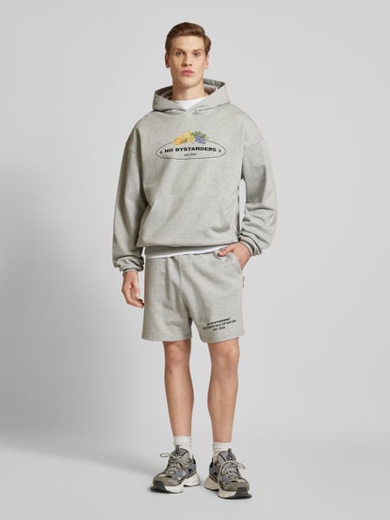 NO BYSTANDERS® Regular Fit Sweatshorts mit Label-Print Hellgrau Melange 1