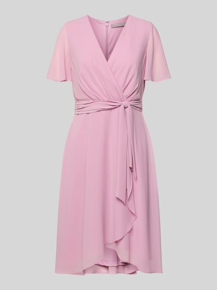 Produktfoto, Knielanges Cocktailkleid in Wickel-Optik von Christian Berg Cocktail aus Chiffon, A-Linie, V-Ausschnitt, Bindegürtel, rosa