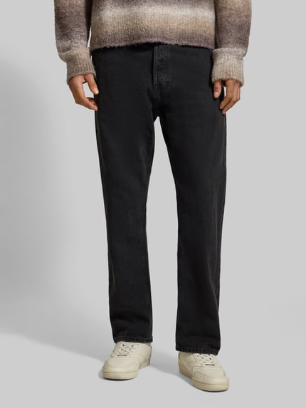 Männermodel trägt Relaxed Fit Jeans mit Eingrifftaschen Modell 'CHRIS' von Jack & Jones, Reine Baumwolle, schwarze Denim-Optik, Nahaufnahme Oberkörper