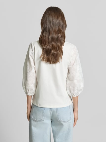 Frauenmodel trägt Regular Fit Blusentop aus Baumwoll-Mix von Tom Tailor, Optik: Unifarben, Passform: Regular-Fit, Materialverarbeitung: Jersey, Material: Baumwoll-Mix, Ganzkörperansicht Rückansicht.