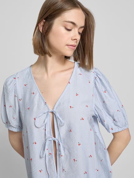 PIECES Regular Fit Blusenshirt mit Schnürverschluss Modell 'FIONNA' Hellblau 3