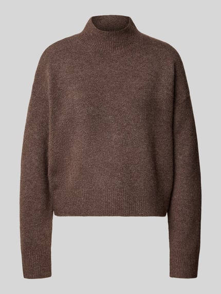 Produktfoto, Turtleneck-Pullover mit Woll-Anteil und Rundhalsausschnitt von Neo Noir in Braun, Modell Paulina, gerader Schnitt, gerippte Textur