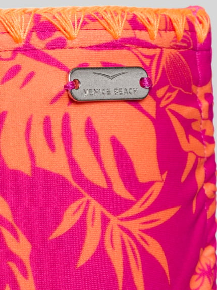 Produktfoto, Bikini mit Bügel und Schnürung Modell 'Kensi' von VENICE BEACH, Material-Mix mit Stretch-Anteil, Label-Detail, kräftiges Pink-Orange, florales Muster, glatte Textur