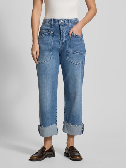 Frauenmodel trägt Baggy Jeans mit 5-Pocket-Design von MAC in Blau mit Baumwoll-Lyocell-Mix, Stretch-Anteil, Lockerer-Schnitt, Ganzkörperansicht von vorne