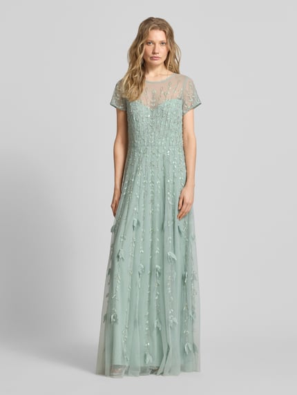Vrouwenmodel draagt Maxikleid mit Perlen und Pailletten van Adrianna Papell in mint, mesh, a-lijn, ronde hals, pailletten en parels, hele lichaamsvoorzijde
