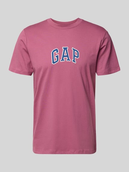 Produktfoto, T-Shirt mit Logo-Patch und Rundhalsausschnitt von GAP in Pink, Herren T-Shirt aus reiner Baumwolle, Straight Fit, Rückenlänge 70 cm bei Größe M.