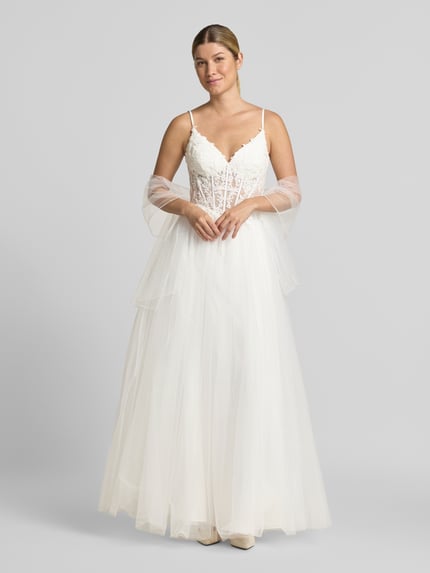 Modelka nosi 'Abendkleid mit Spaghettiträgern und V-Ausschnitt' von Mascara z białego szyfonu, koronka, linia A, maxi, tył na zamek, szerokość w rozmiarze 36: 37 cm, długość 140 cm, widok całej sylwetki z przodu