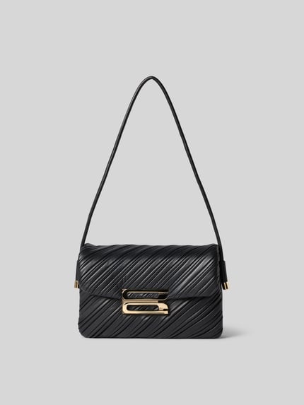 Produktfoto, Shoulder Bag aus echtem Leder von Victoria Beckham, czarny, fakturowany wzór, detal z logo, z efektem pikowania, smukły pasek, główna przegroda, szerokość w rozmiarze 1: 25 cm, długość w rozmiarze 1: 17 cm, głębokość w rozmiarze 1: 6 cm