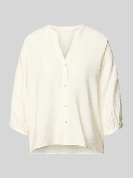 Produktfoto, Regular Fit Bluse aus Viskose-Mix mit 3/4-Arm von Christian Berg Woman in Creme, leichte Struktur, V-Ausschnitt, schlichte Knopfleiste.
