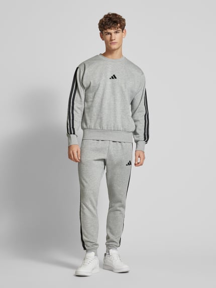adidas Sportswear Relaxed Fit Sweatpants mit Logo-Stitching Hellgrau 1